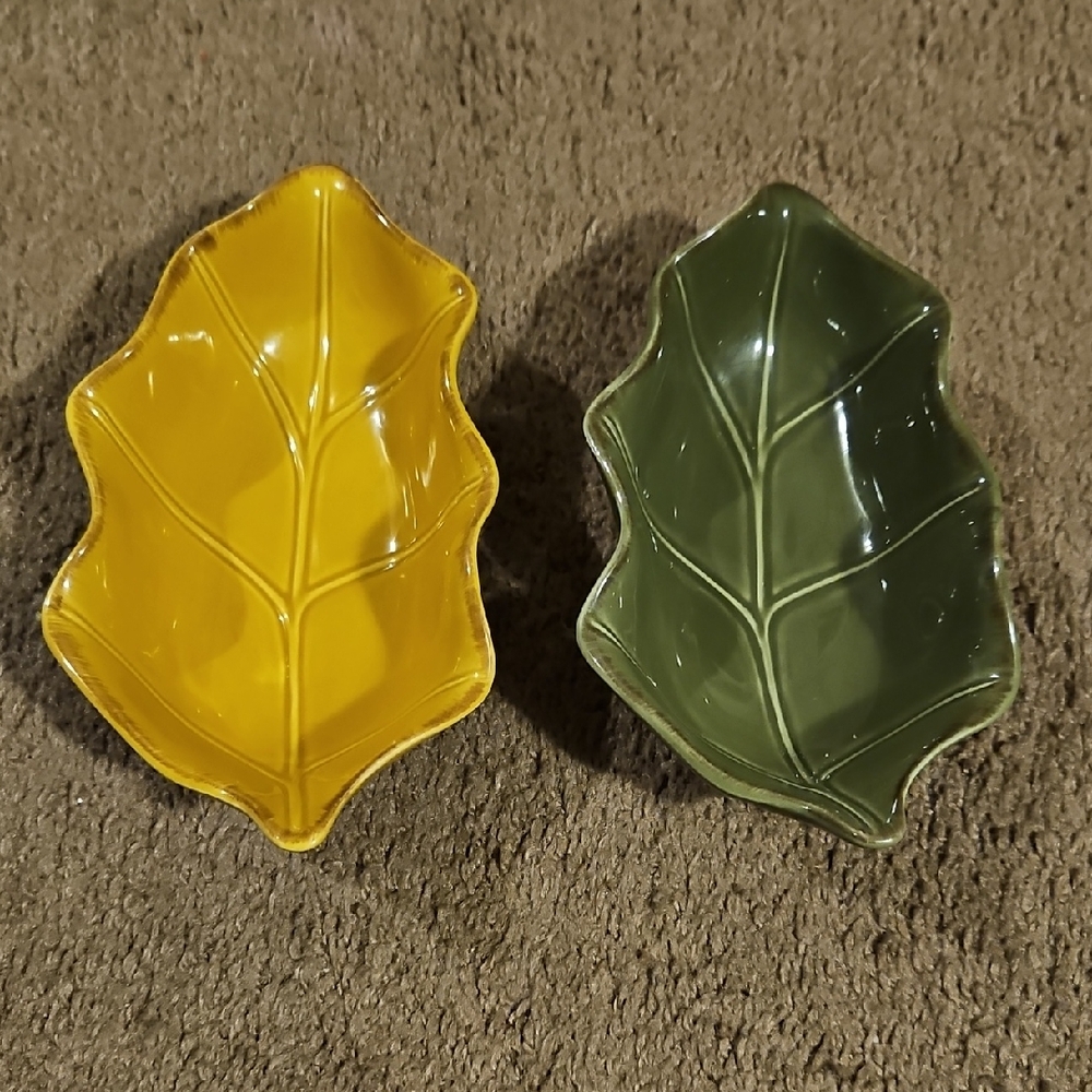 Harry & David Vintage Leaf Shaped Ceramic Dishes in Yellow and Green